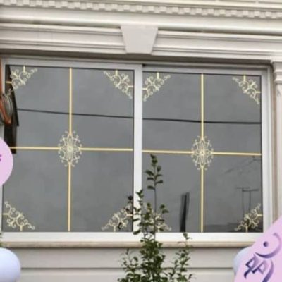 انواع گل های دکوراتیو طلایی پنجره